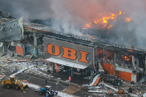 В Москве со взрывами горит торговый центр "Мега Химки"
