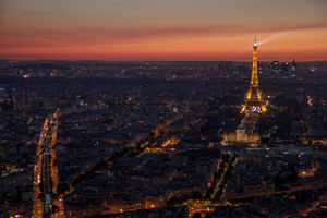 Районы Парижа погрузились во тьму из-за аварийного отключения света