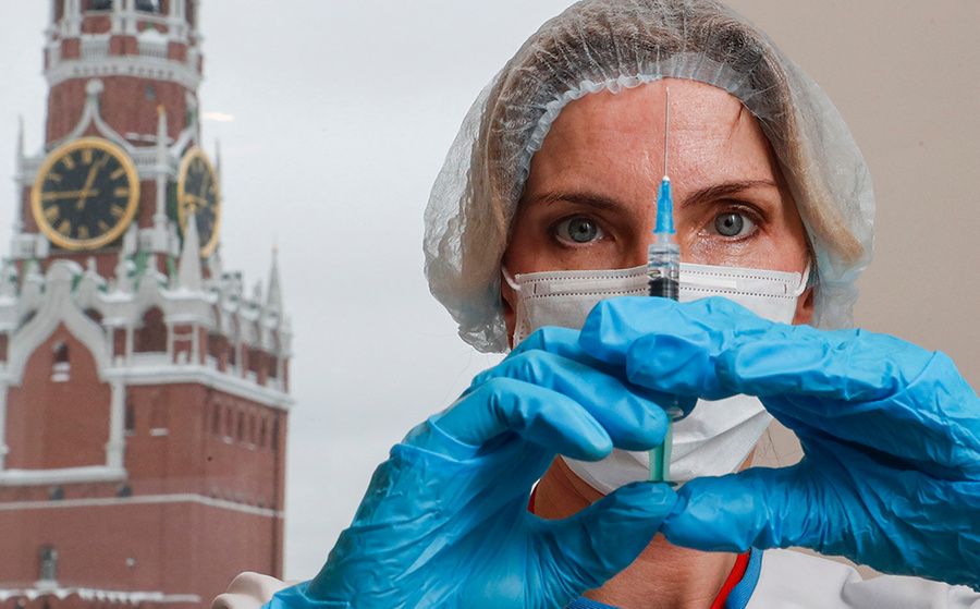 Пункт вакцинации от CoViD-19 в ГУМе © ТАСС / MAXIM SHIPENKOV