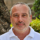 <p>Им удалось избежать госпитализации, несмотря на то что один из пациентов имел достаточно тяжёлую форму заболевания. До потенциального инфицирования препарат может быть прекрасной профилактической опцией, которую необходимо оценить. Во время инфекции это замечательный аддитивный (дополнительный. — <em style="font-style: italic;">Прим. Лайфа</em>) вариант. Мы при этом понимаем, что если мы наблюдаем цитокиновый шторм, то, конечно, это недостаточная терапия, но в комбинации с другими вариантами это улучшает иммунный ответ после подобного события</p>