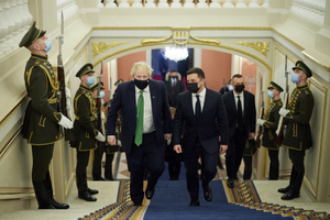 Зеленский и Джонсон обсудили в Киеве шаги "по сдерживанию России"