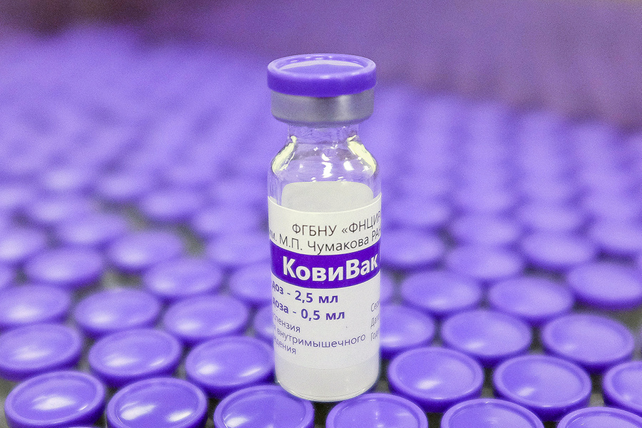 <p>Вакцина для профилактики COVID-19 "Ковивак". Фото © ТАСС / Александр Папырин</p>