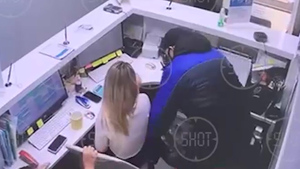 В Подмосковье двое грабителей вынесли из стоматологии сейф с двумя миллионами рублей