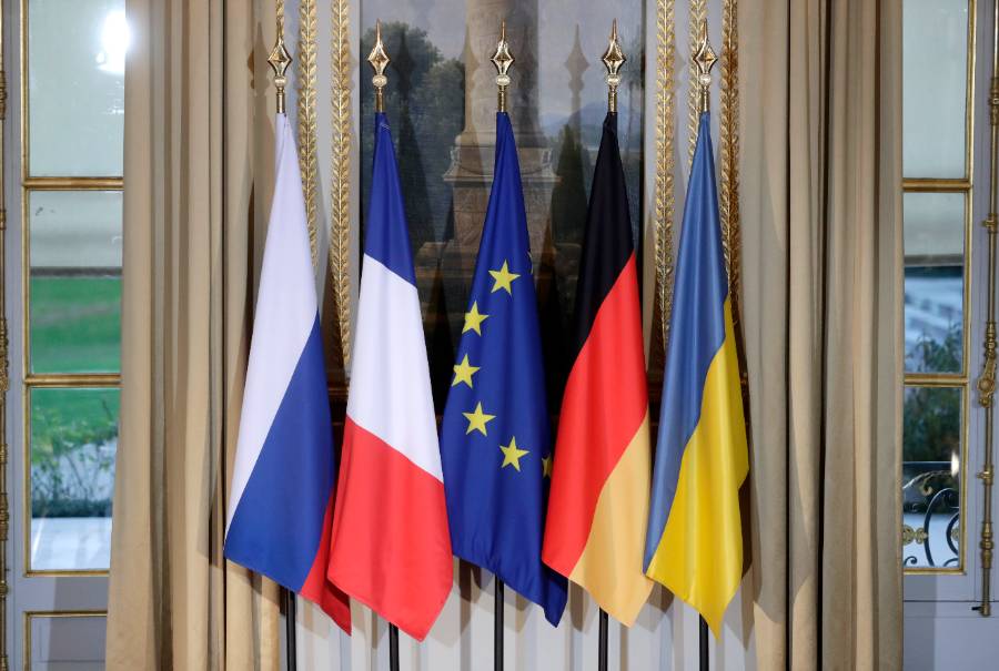 <p>Флаги стран – участниц "нормандской четвёрки". Фото © ТАСС / Михаил Метцель</p>