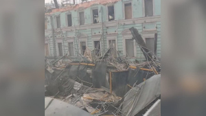 Депутат Матвеев показал последствия обрушения лесов у здания Госдумы