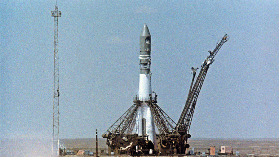 Ракета-носитель "Восток" с пилотом-космонавтом Юрием Алексеевичем Гагариным на борту перед стартом на космодроме Байконур, 12 апреля 1961 год. Фото © ТАСС 