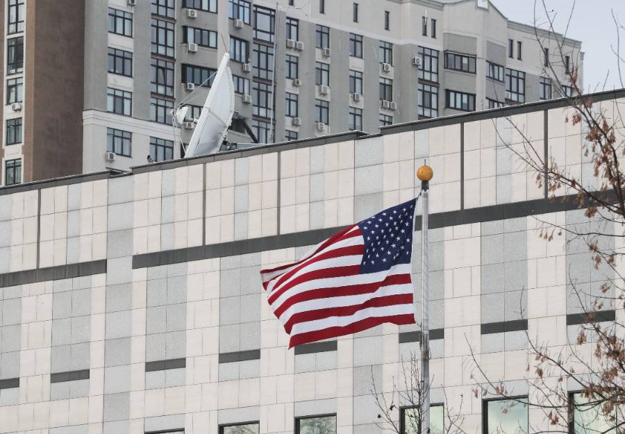 Помощник Байдена Салливан: США продолжают сокращать численность дипломатов на Украине