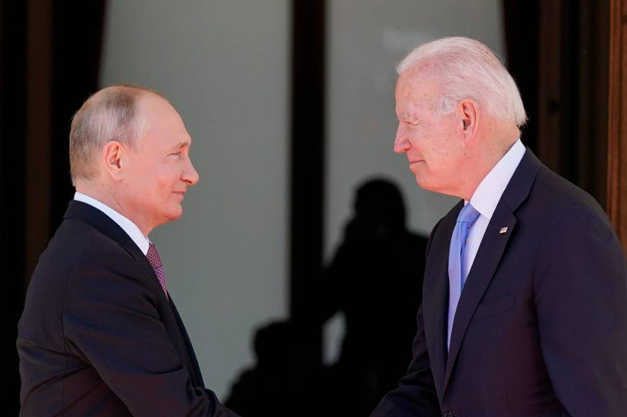 Президент России Владимир Путин и президент США Джо Байден. Фото © ТАСС / AP