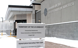 Госдеп приказал части персонала Посольства США в Киеве покинуть страну