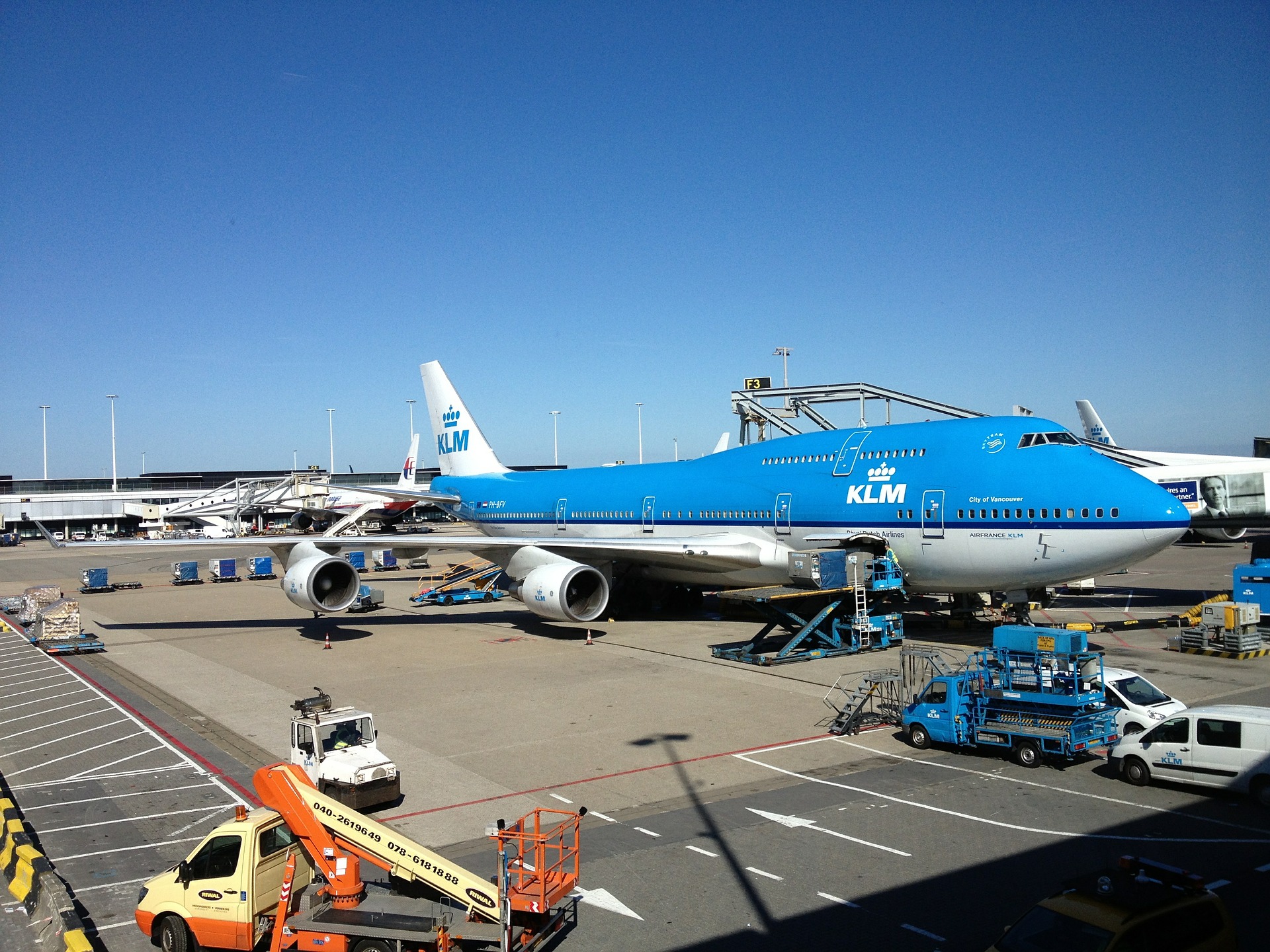 Нидерландская авиакомпания KLM остановила полёты на Украину