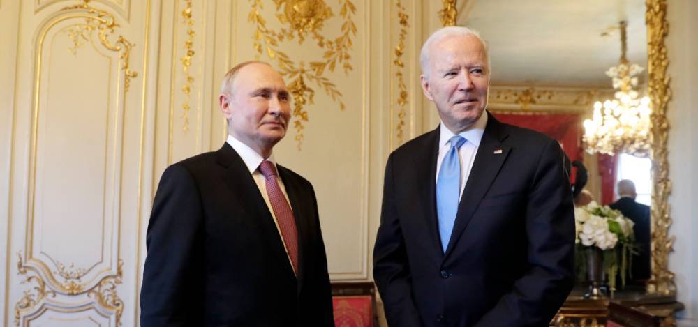 Ушаков заявил о сбалансированном и деловом характере беседы Путина и Байдена