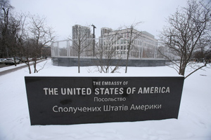 "Европейская правда": Сотрудники Посольства США в Киеве эвакуируются во Львов