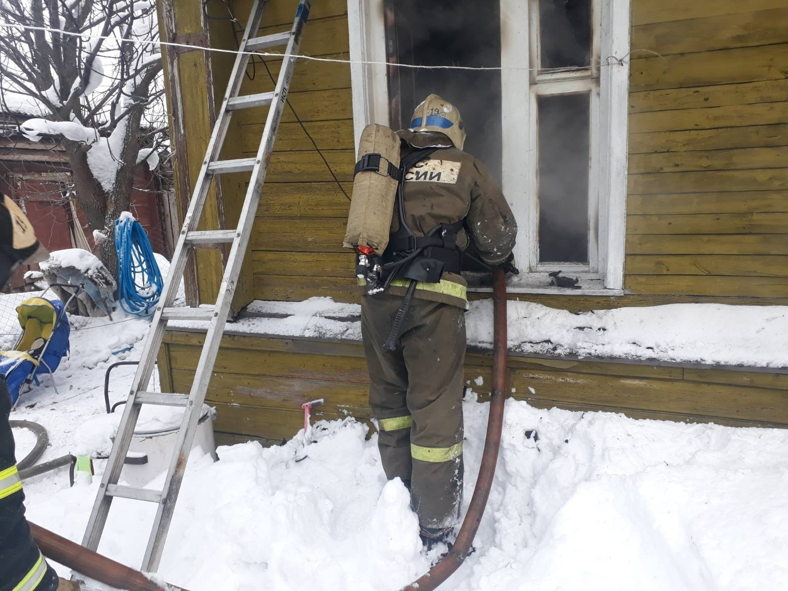 Тушение частного дома в Ивановской области, где погибло четыре ребёнка. Фото © ГУ МЧС по Ивановской области