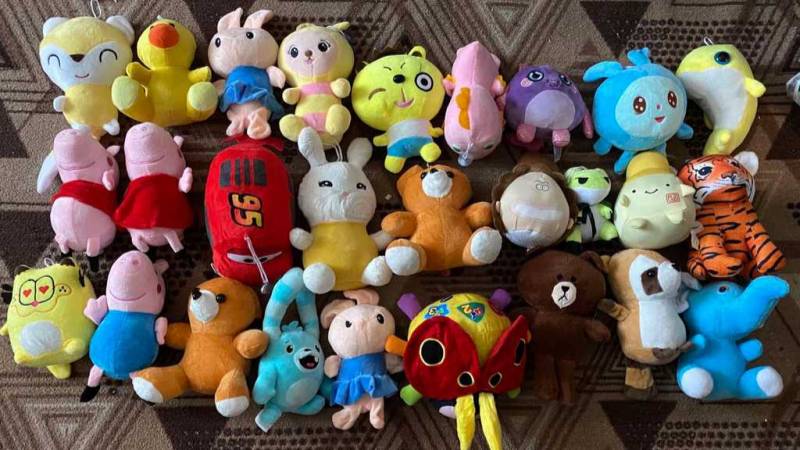 Игрушки, обнаруженные дома у многодетного отца, ограбившего автомат. Фото © ГУ МВД РФ по Красноярскому краю