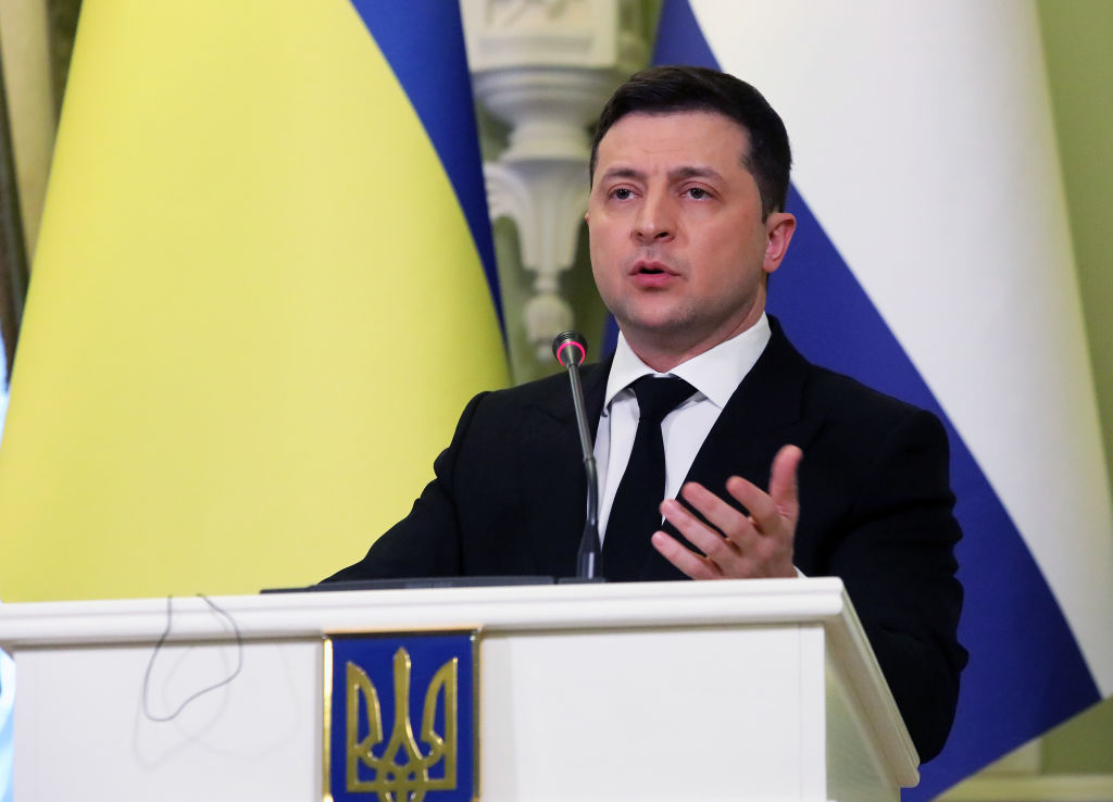 Зеленский назвал большой ошибкой отъезд дипломатов ряда стран на запад Украины