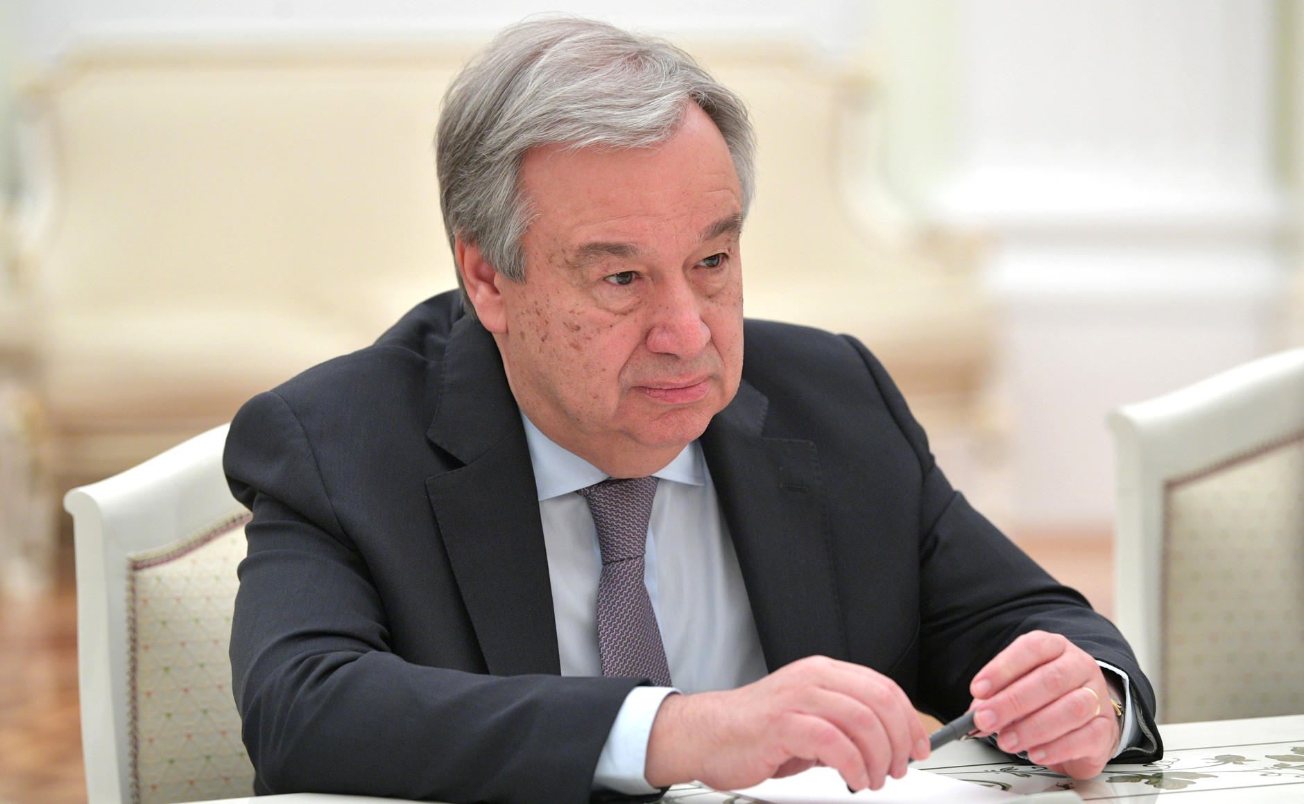 Генсек ООН призвал немедленно вернуть продовольствие России и Украины на мировые рынки