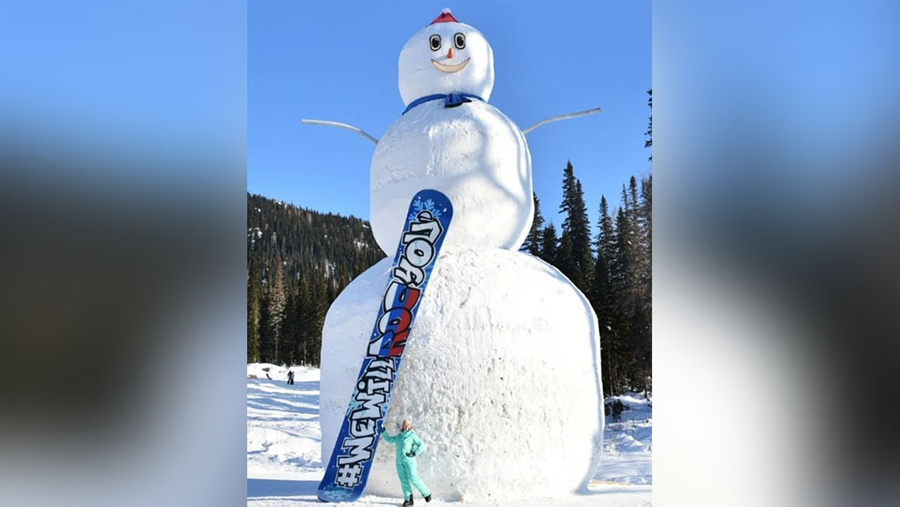 12-метровый снеговик из Шерегеша. Фото © Instagram / pyatovskiy