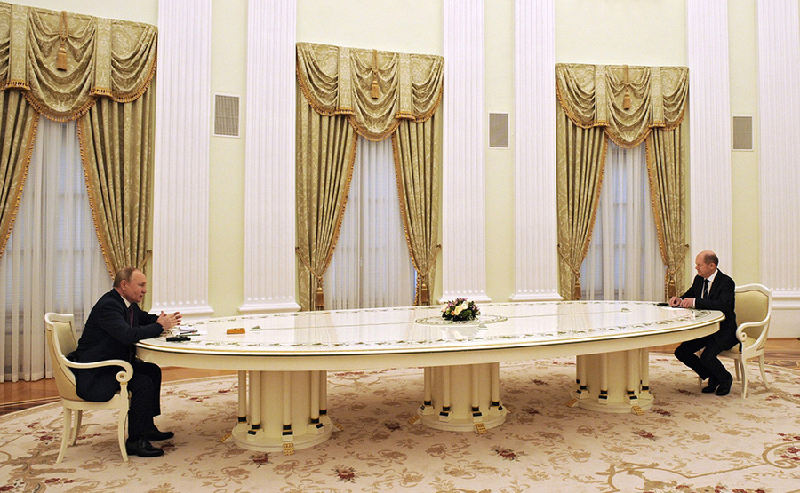 <p>Президент РФ Владимир Путин и федеральный канцлер Германии Олаф Шольц (слева направо) во время встречи в Кремле. Фото © <a href="http://kremlin.ru/" target="_blank" rel="noopener noreferrer">kremlin.ru</a></p>
