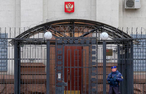 РИА: Россия не будет переносить посольство из Киева