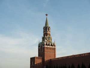 Песков: В Кремле разбираются с заявлением Посольства США об "угрозе терактов" в России