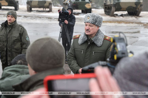 Лукашенко намерен обсудить с Путиным дальнейшие действия войск