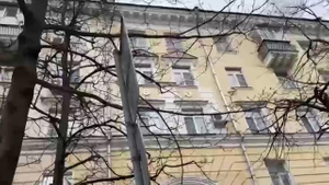 Жительница Москвы погибла из-за упавшей с крыши глыбы льда