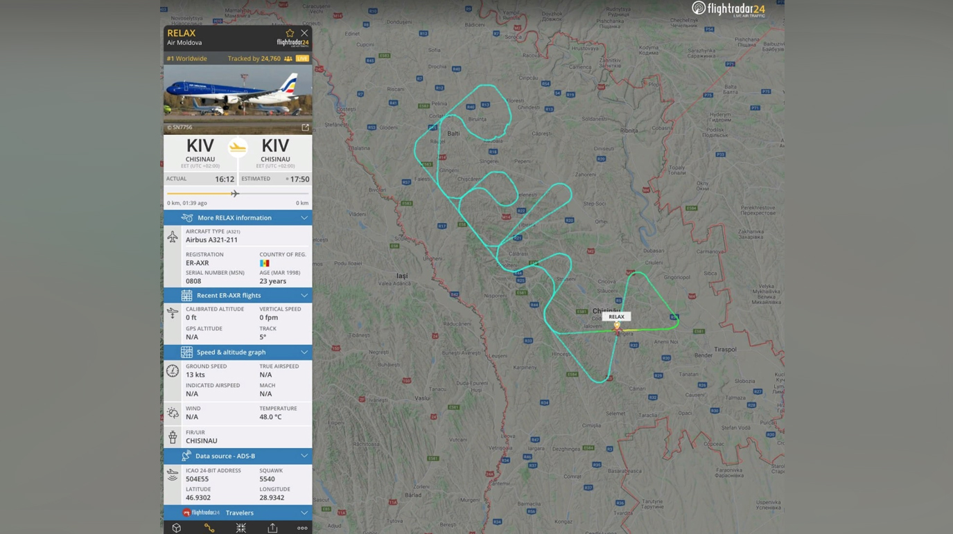 Пилот самолёта Air Moldova написал в небе рядом с границей Украины слово "расслабьтесь". Фото © Twitter / Flightradar24