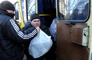 Первые автобусы с эвакуируемыми жителями Донбасса выезжают в 20:00
