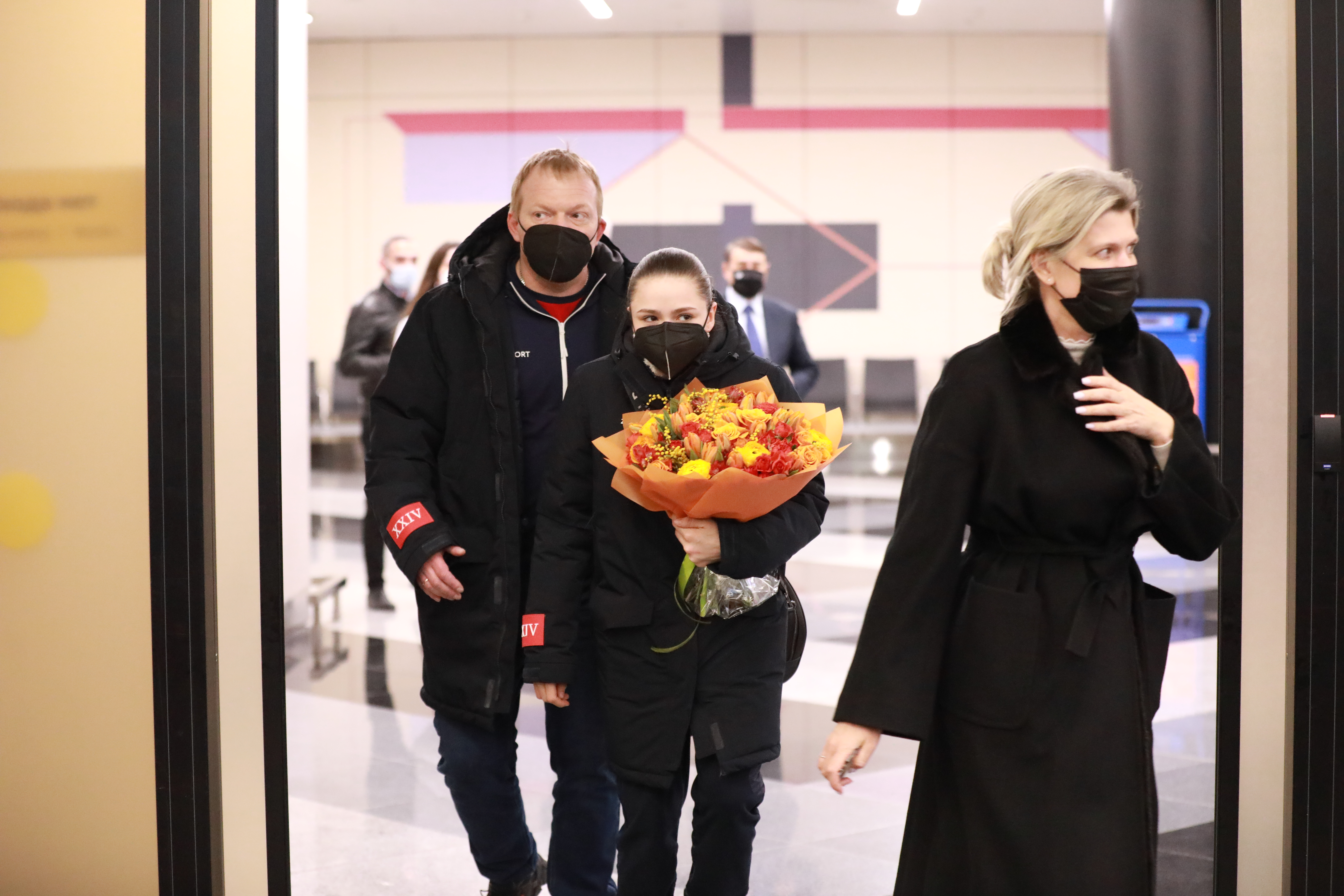 Последние новости о камиле валиевой. Фигуристки вернулись в Москву. Камила Валиева вернулась в Москву. Валиева в Москве. Камила Валиев Пекин.