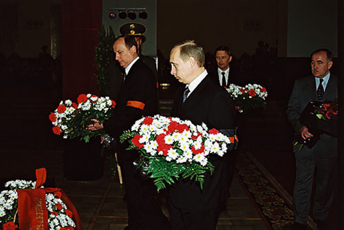 Владимир Путин и Николай Патрушев на похоронах Г.А. Угрюмова. Фото © Администрация Президента России