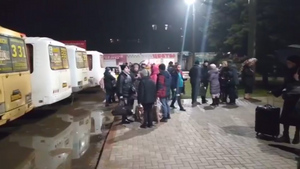 "Выезжаем, потому что боимся за детей": Власти показали, как проходит эвакуация жителей из Донбасса