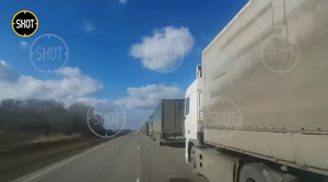 Десятки грузовых автомобилей: Пробка из фур выстроилась на погранпункте РФ в сторону Донбасса