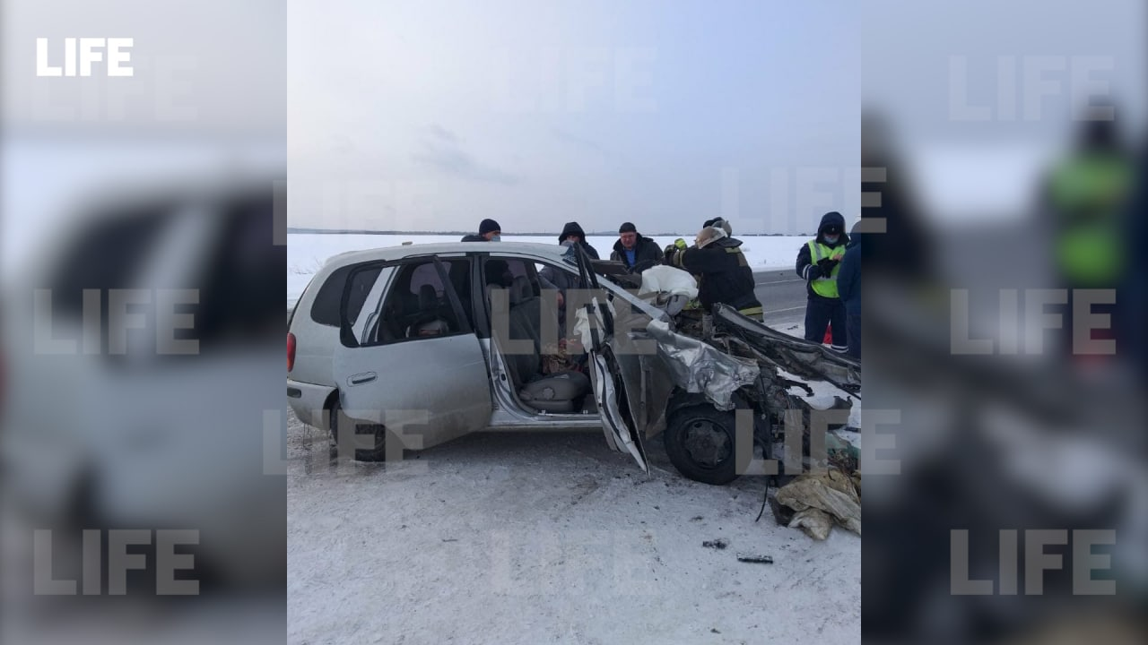 Последствия аварии на трассе Р-255 "Сибирь". Фото © LIFE