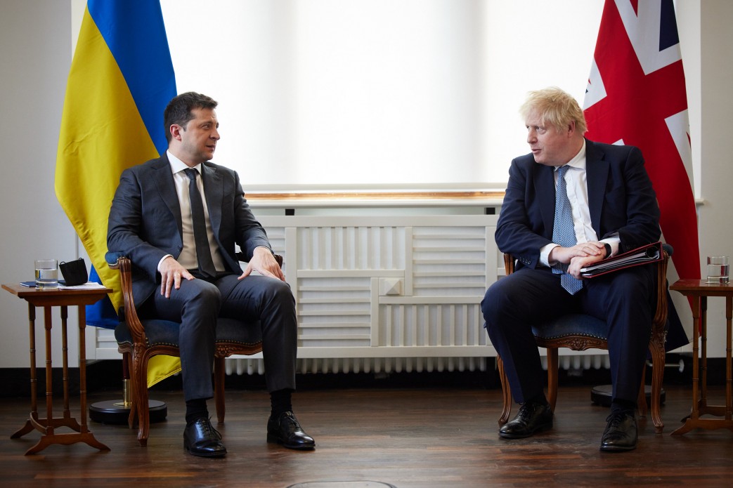 Джонсон и Зеленский призвали Москву к переговорам по деэскалации ситуации в Донбассе