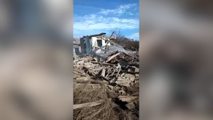 Руины и дым: ФСБ опубликовала видео с места падения одного из снарядов в Ростовской области