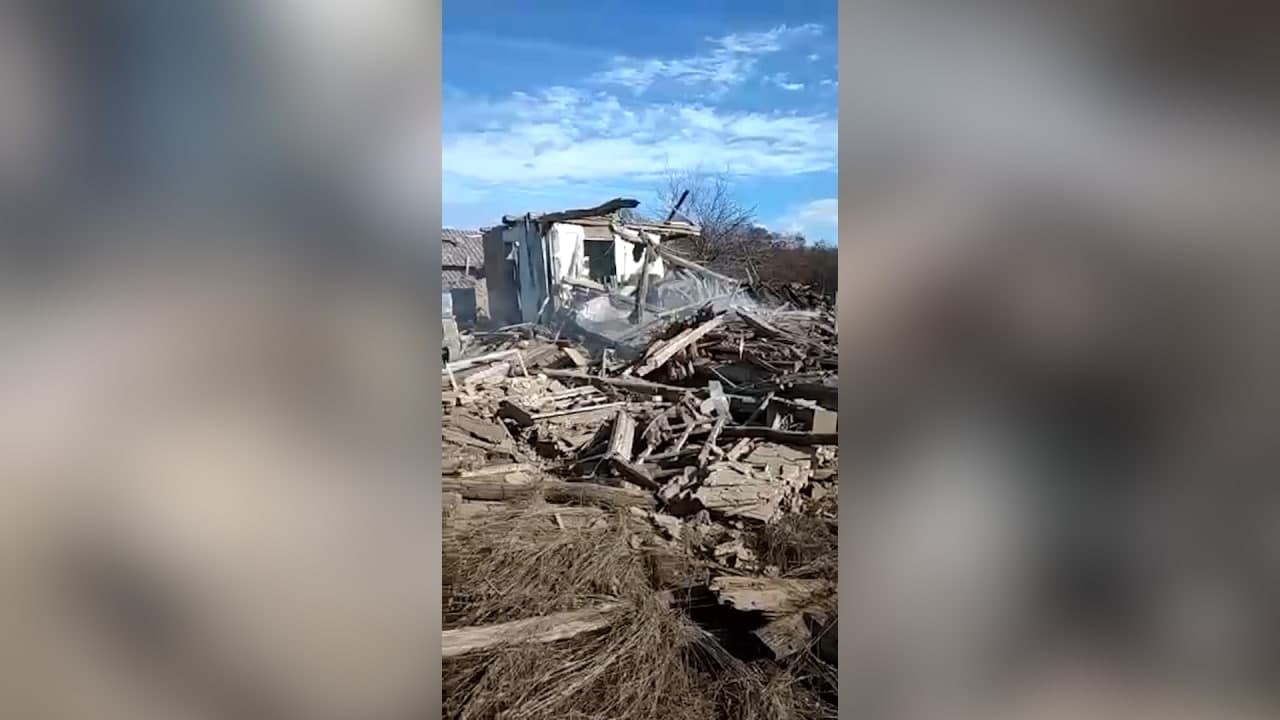 Руины и дым: ФСБ опубликовала видео с места падения одного из снарядов в Ростовской области