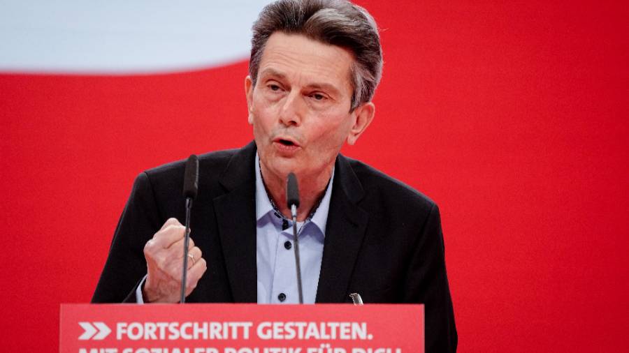 Председатель фракции Социал-демократической партии Германии (СДПГ) в Бундестаге Рольф Мютцених. Фото © ТАСС / Kay Nietfeld