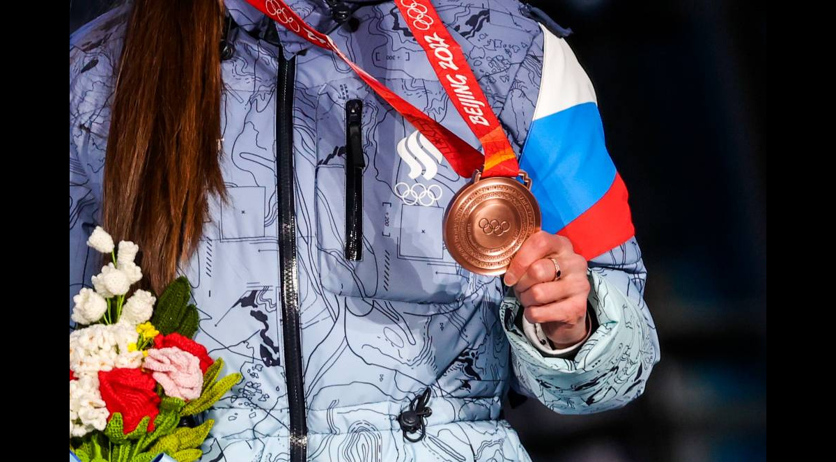 Сколько спортсменов получили медали. Российские медали на Олимпиаде 2022. Бронзовая медаль олимпиады. Медали на Олимпиаде в Пекине 2022. Медали для олимпийцев.