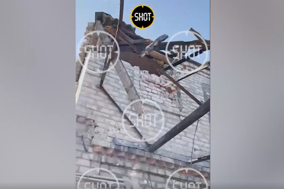 Дыры от пуль и выбитые стёкла: Лайф публикует видео из дома в Донецке, где спецназ ДНР обезвредил диверсантов