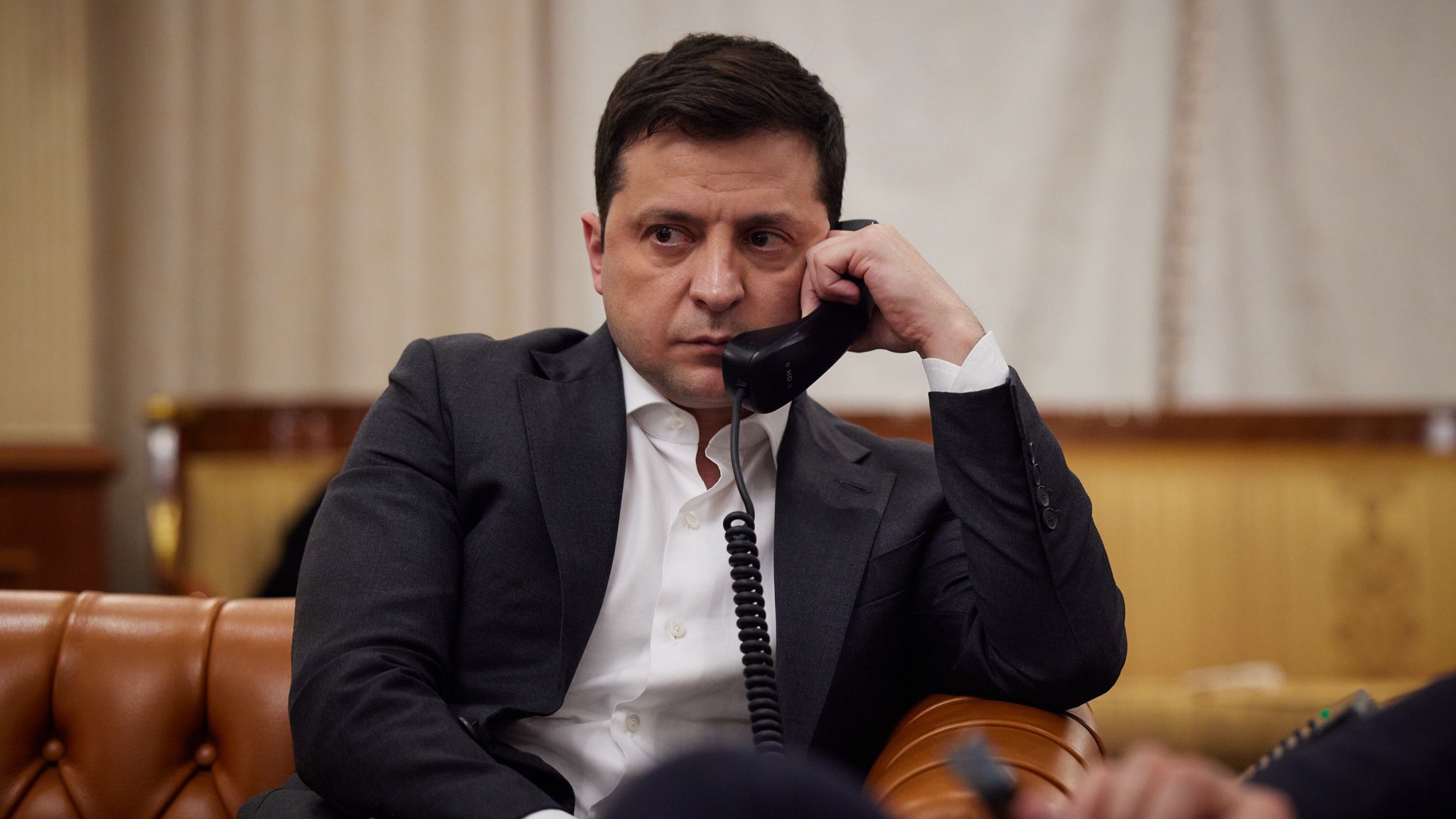 Зеленский в беседе с Макроном поддержал немедленное введение режима тишины в Донбассе