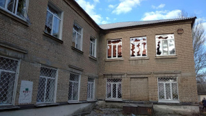 Обстрелянная школа в Донецке. Фото © t.me/shot_shot