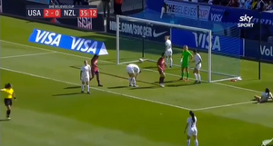 Футболистка сборной Новой Зеландии Мейкала Мур забила три гола в свои ворота