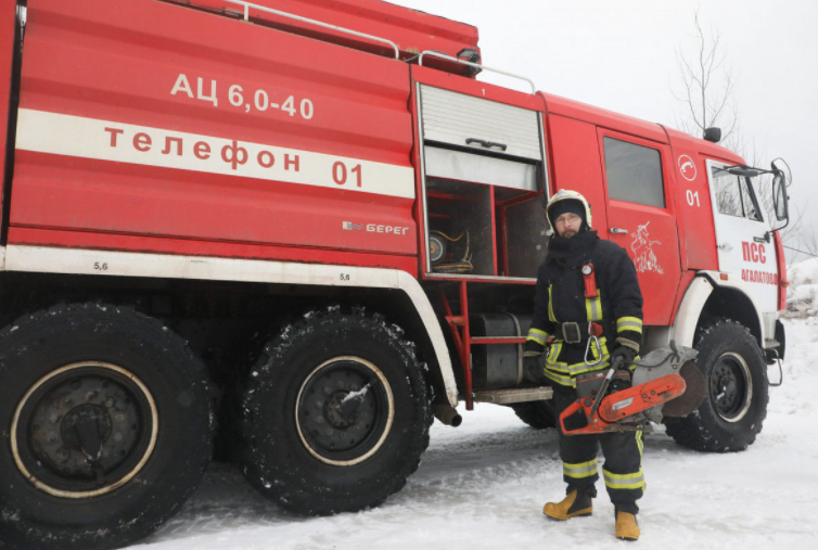 Фельдшер скорой из Петербурга рассказал, как в свободное время тушит пожары