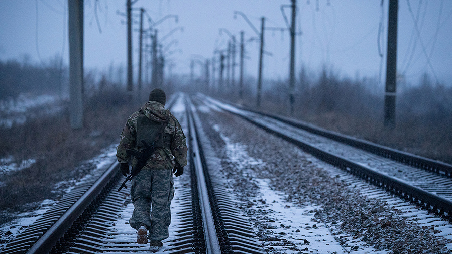 <p>Боец 503-го батальона морской пехоты, дислоцированного в Донбассе, Украина, 18 января 2022 года. Обложка © Getty Images / Wolfgang Schwan / Anadolu Agency</p>