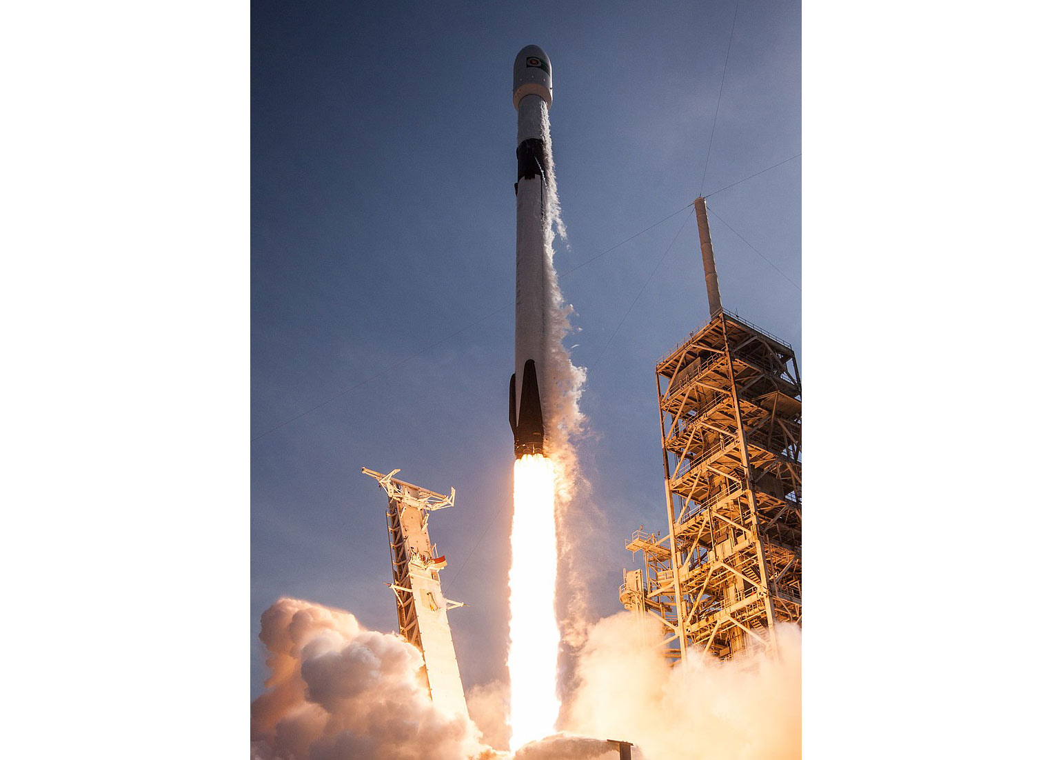 Запуск Falcon 9 Block 5 со спутником. Фото © Wikipedia