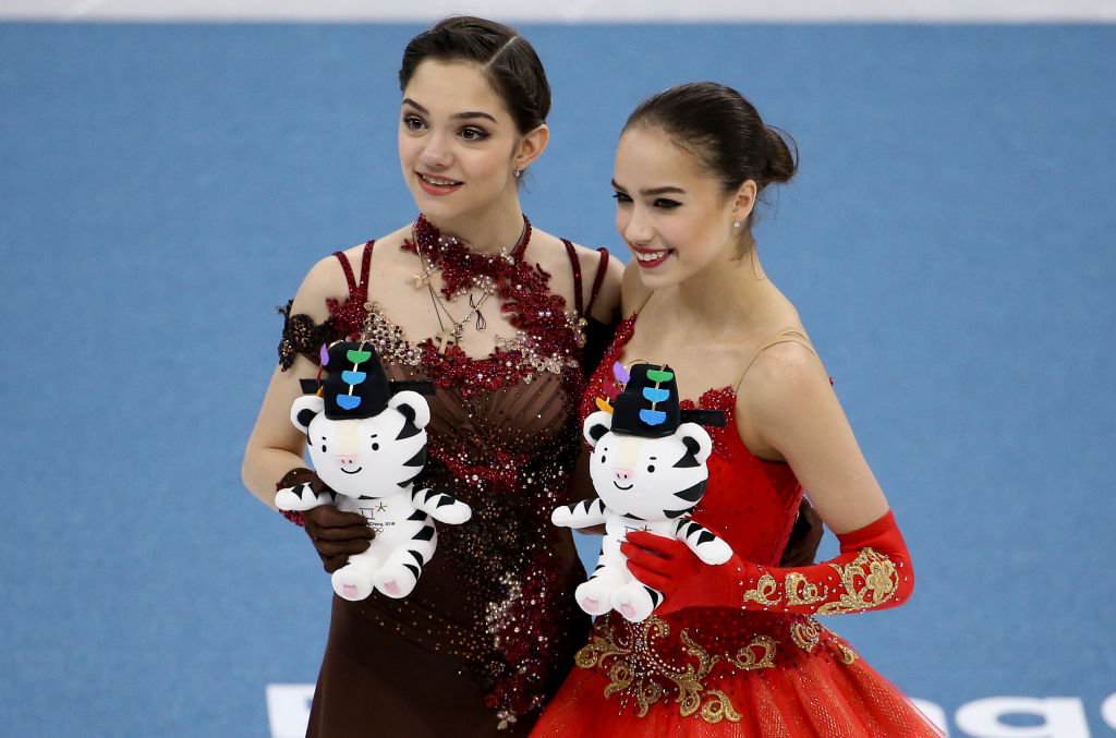 Евгения Медведева и Алина Загитова во время Олимпийских игр 2018 года в Пхёнчхане. Фото © Getty Images / Jean Catuffe