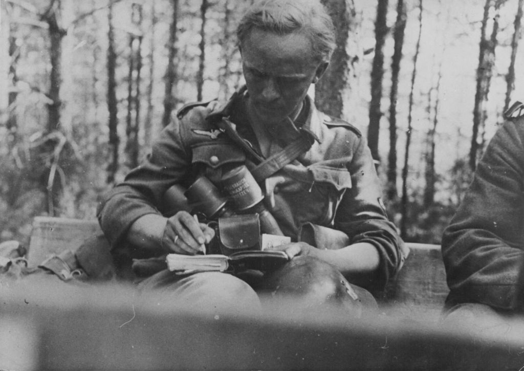 Немецкий репортёр, документирующий войну на Восточном фронте во время Второй мировой войны, СССР, около 1939–1945 гг. Фото © Getty Images / European / FPG