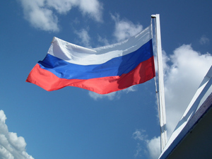 Российский флаг сняли со здания посольства в Киеве