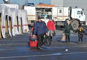 Замглавы Минобороны Панков сообщил, что в РФ прибыло около ста тысяч беженцев из Донбасса
