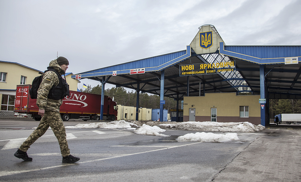 ФСБ: Десятки украинских пограничников переходят на российскую сторону